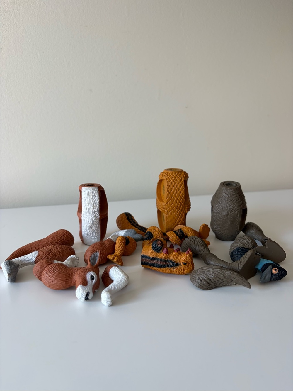 VINTAGE K&M INT MAGNETIC ANIMALS - Picture 2 of 6